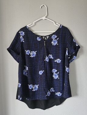 Apt. 9 Navy and Blue Floral Short Sleeve Blouse